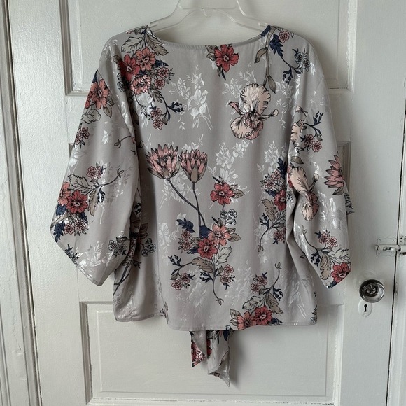 Lovestitch Floral Flowy Blouse Gray Pink Romantic Date Feminine Kimono Sleeve Lg - Picture 14 of 15